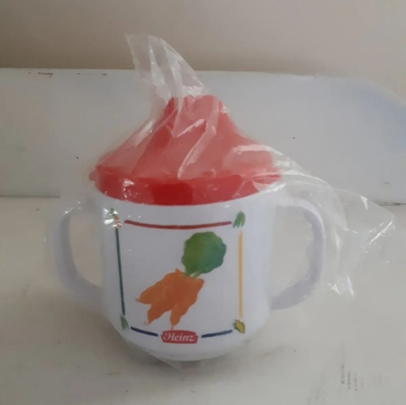Vintage baby Heinz sippy cup with an apple image on one side and carrots on the - Picture 5 of 5